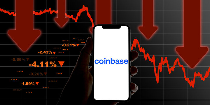 Smartphone shows the coinbase Logo in front of a red chart which shows a crashing price development, downward trend, cryptocurrency, share, stock exchange, Investment, Nasdaq, Asset