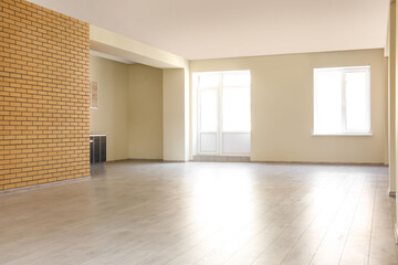 View of big empty room with windows