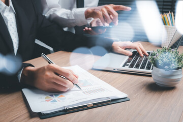 Obraz premium Business team analyzing income charts and graphs with modern smart phone. Close up.Business analysis and strategy concept.