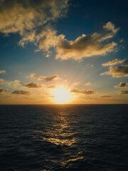 Atardecer en el mar