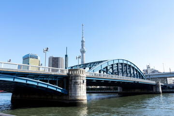隅田川に架かる駒形橋の風景