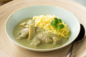 スパイシーでマイルドなココナッツミルクのグリーンカレー