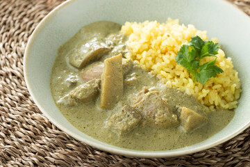 スパイシーでマイルドなココナッツミルクのグリーンカレー