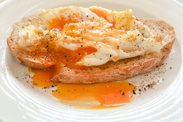 Toast egg sandwich