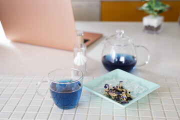 バタフライピーフラワーティー、癒しのティータイム