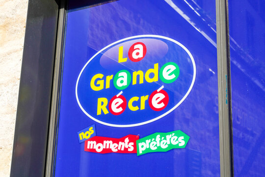 la grande recre logo brand and text sign of French company specializing in toy retail store