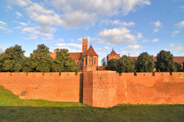 Zamek krzyżacki w Malborku o wschodzie  Słońca
