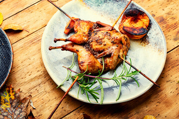 Quail barbecue with quince