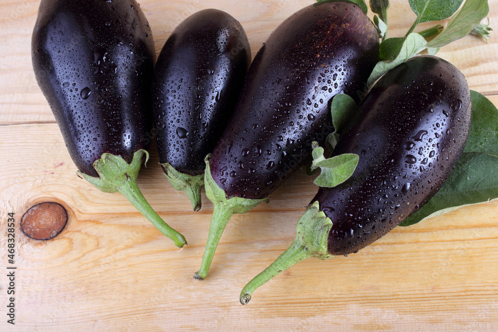 Canvas Prints Eggplants on table