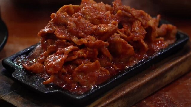4k, pov, Korean food, bulgogi, stir-fried spicy pork, bulgogi on a sizzling iron plate