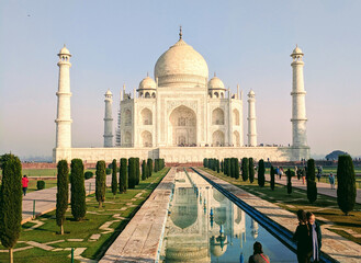 Fototapeta na wymiar Taj Mahal at dawn