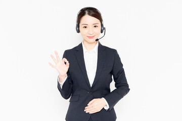 ヘッドセットをしているビジネスウーマン