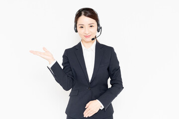 ヘッドセットをしているビジネスウーマン