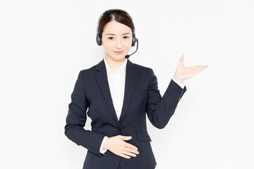 ヘッドセットをしているビジネスウーマン