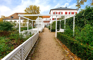 Fototapeta na wymiar Ettlingen Park an der Residenz im Herbst