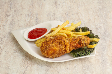 Crispy chicken leg with fry potato