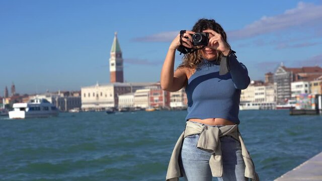 Europe, Venice November 2021 Europe, Italy - young girl taking pictures in Venezia in Piazza San Marco - tourism resumes with the end of the lockdown Covid-19 Coronavirus in Italy - Murano
