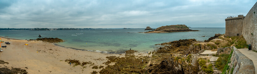 Fototapeta na wymiar Coast and beach of Saint Malo. Brittany, France