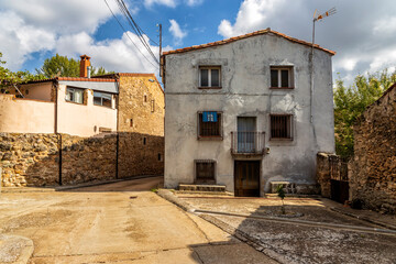 Casas y calles en Esteras de Medinacelli. Soria. España. Europa.