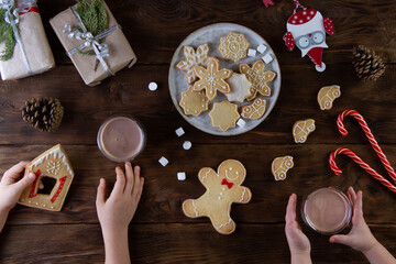 Children drink cocoa with gingerbread