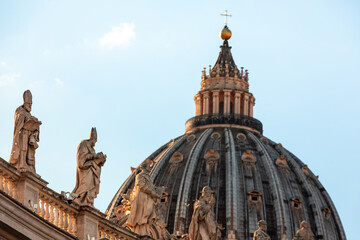 Fototapeta na wymiar Columns, scultpures and dome of the Piazza San Pietro (Saint Peter Square) at the Vatican City.