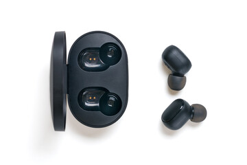 wireless earbuds Can be used for bilateral calls and digital sound quality is assured with its DSP...