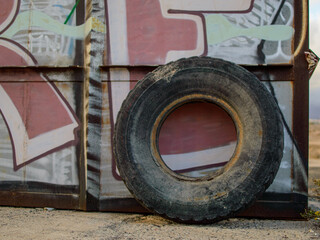 Neumático abandonado