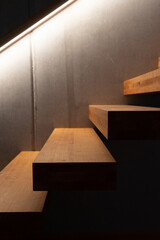 Detailaufnahme Neubau Bauvorhaben Innenraum Holztreppe beleuchtet Design Schreiner Sichtbeton