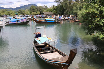 Fototapeta na wymiar boats on the river