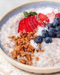 oatmeal with berries