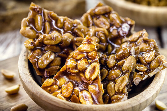 Caramelized peanut candy, crunchy Brazilian peanut candy called "p&eacute; de moleque", typical of June or July parties