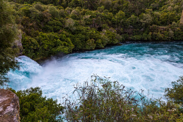 Obraz premium The raging Waikato River in New Zealand