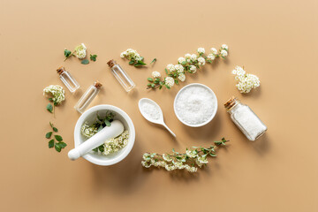 Obraz na płótnie Canvas White herbal skin cream and bath salt - spa cosmetic with flowers