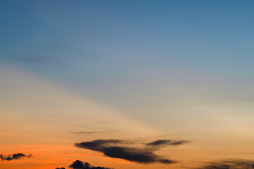 Fototapeta na wymiar Sky gradient from blue to orange sunsetSky gradient from blue to orange sunset cloudy background