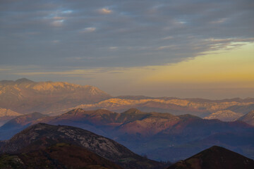 Fototapeta na wymiar Amanecer en los Picos de Europa