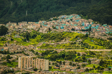 Fototapeta premium Ciudad en la montaña 