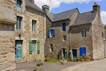 Les maisons médiévales bretonnes en pierres Rue des Dames à Moncontour (22510), département des Côtes-d'Armor en région Bretagne, France