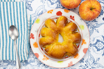 pâtisserie fraîche sur une assiette