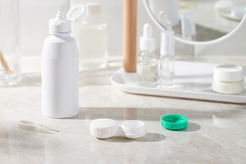 Accessories for contact lenses. Container, solution, tweezers for contact lenses.