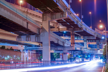 横浜の高速道路の夜景