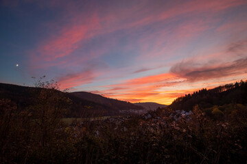 Vogelwarte Lennestadt bei Sonnenuntergang