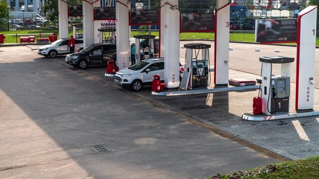 Cars on gasoline refueling station, time lapse