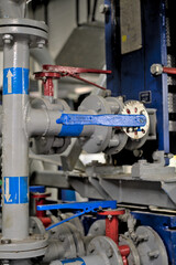 Obraz premium Industrial valves, pipes in modern offshore ship's engine room