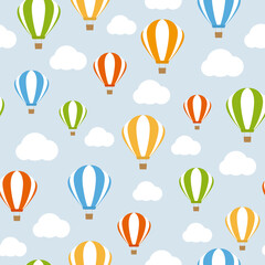 Nahtloses Muster mit Heißluftballons und Wolken. Vektor-Illustration. Es kann für Tapeten, Verpackungen, Karten, Muster für Kleidung und anderes verwendet werden.
