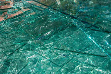 Bruchglas im Wertstoff Container