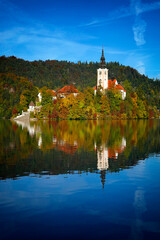 Fototapeta na wymiar Autumn colours at Bled Lake, Slovenja, Europe