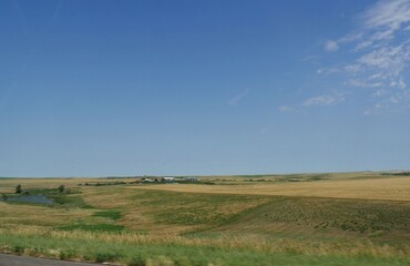 Fototapeta na wymiar Wide schot of clear skies and flat farmlands in South Dakota.