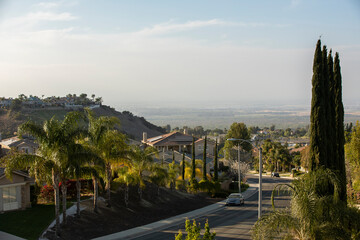 Late afternoon view of a neighborhood in Corona, California, USA. - obrazy, fototapety, plakaty
