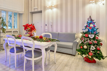 Beautiful xmas lights garland, decorated Christmas tree in a modern interior design.