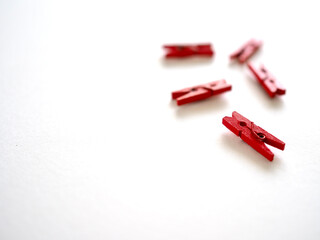 Simple red pegs